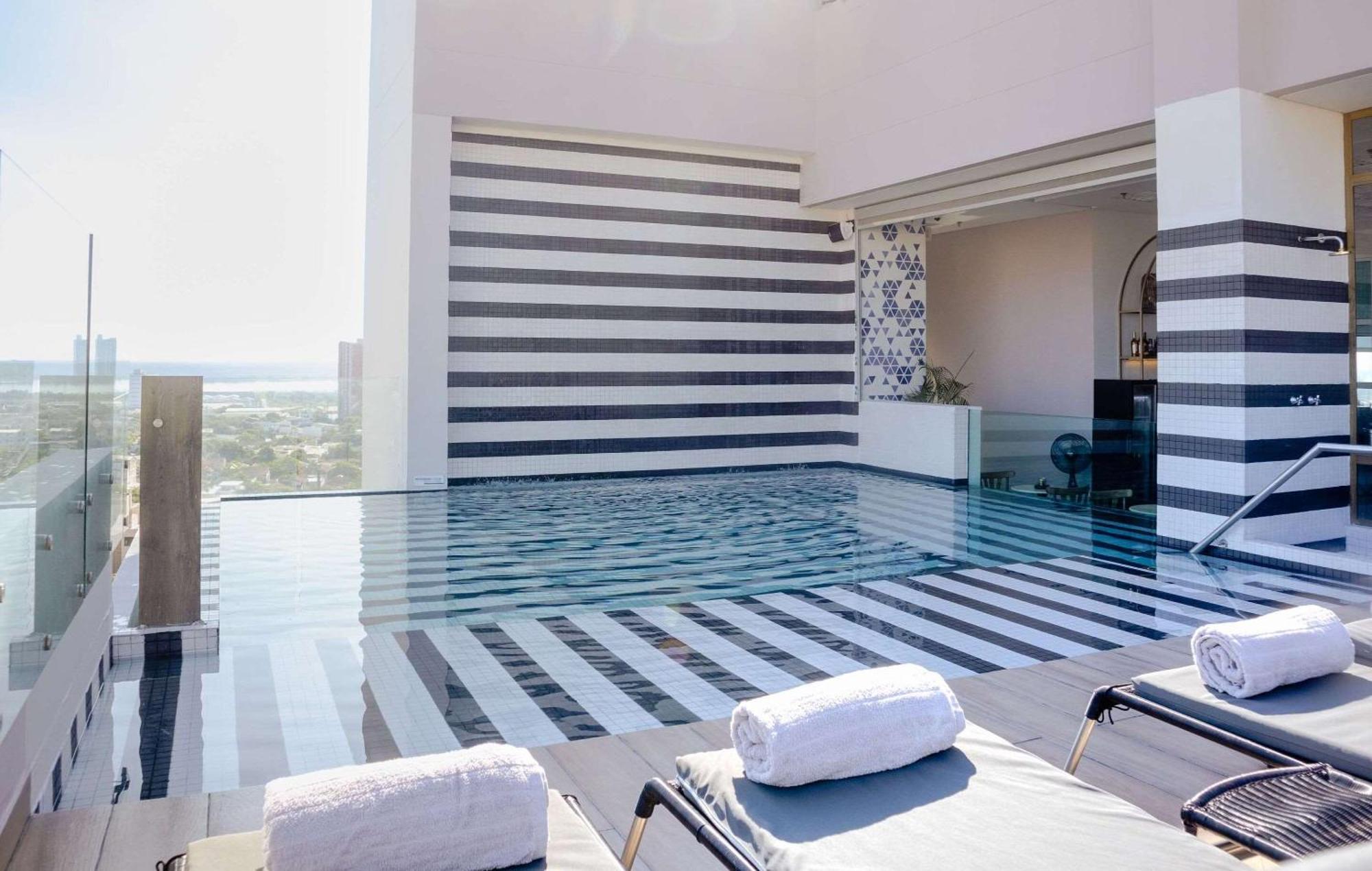 Hotel Faranda Collection Barranquilla, A Member Of Radisson Individuals Barranquilla  Exteriér fotografie The pool at the 10115 Jeffrey Trail home