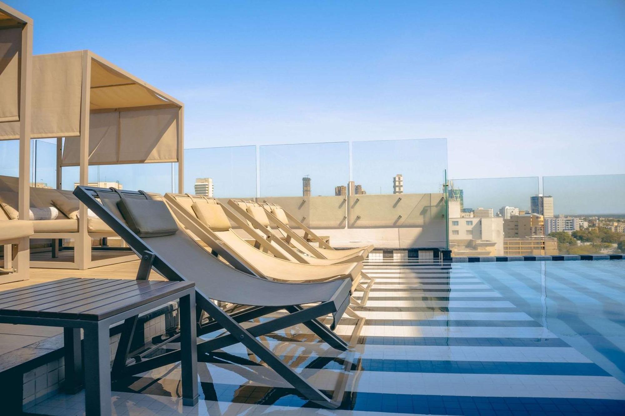 Hotel Faranda Collection Barranquilla, A Member Of Radisson Individuals Barranquilla  Exteriér fotografie Rooftop pool at the hotel